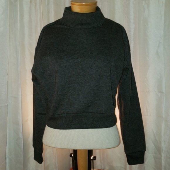 wild fable Tops - Wild Fable NWT crop sweatshirt.